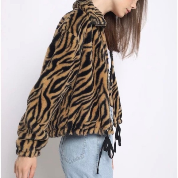 CLEARANCE（FAUX FUR TIGER PRINT JACKET） - Picture 2 of 6